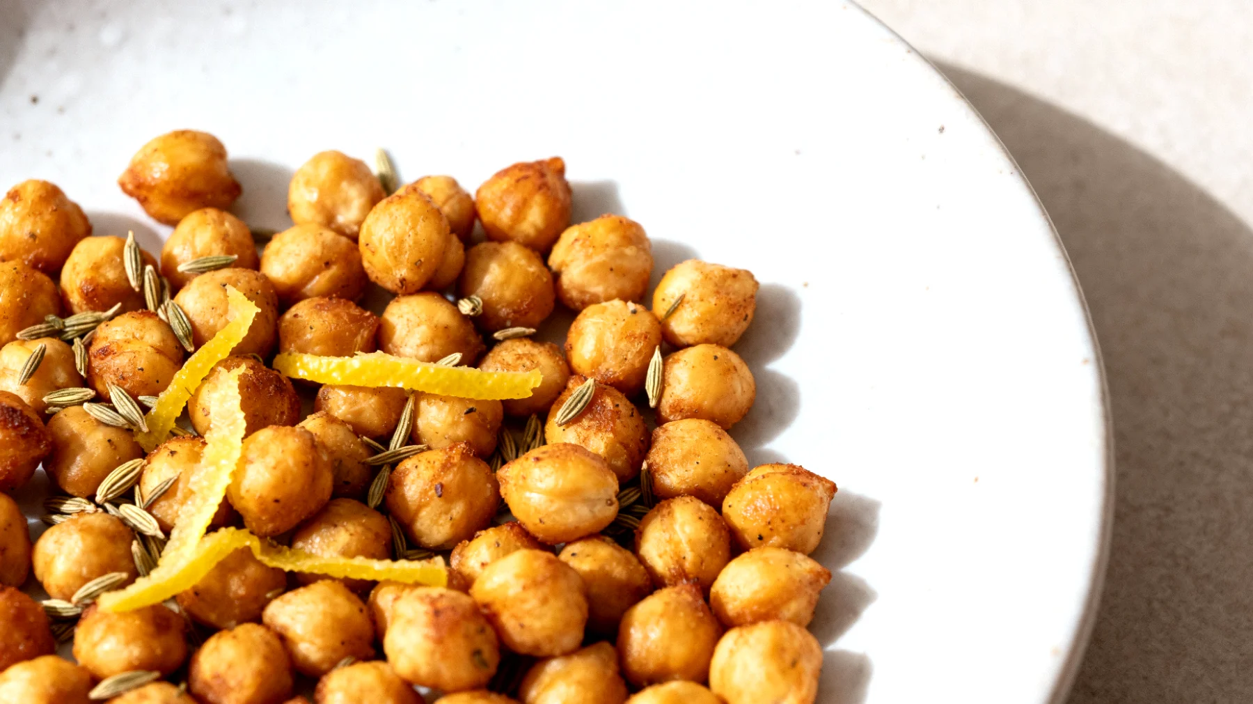 Geröstete Kichererbsen mit Fenchelsamen und Zitrone"